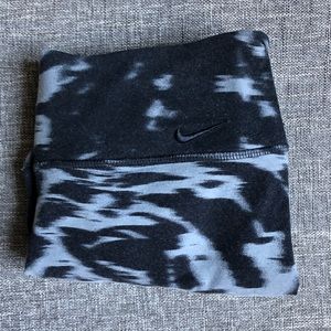 Nike patterned capri leggings